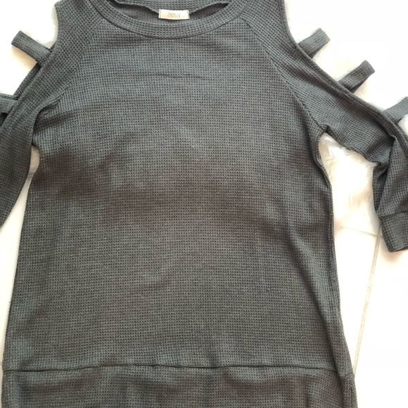 Cold Shoulder Olive Sweater - Picture 4 of 9